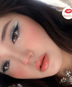 Son lên môi ẩm, mịn để lại cảm giác "môi trần" vô cùng thoải mái
